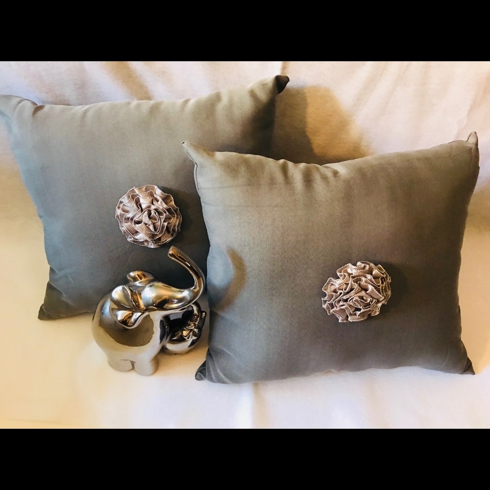 Handmade decorative pillows.